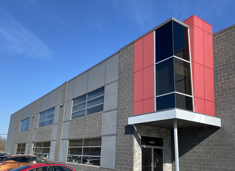 Vue extérieure du bâtiment d'ADI Laval — usine de fabrication métallique à Laval